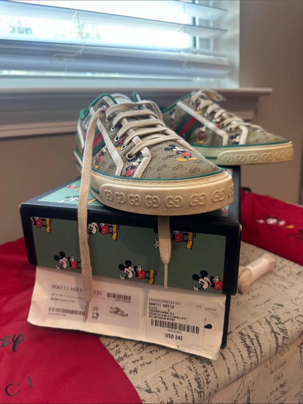 Gucci Men Beige and Green Disney Mickey Low-Top Sneakers
